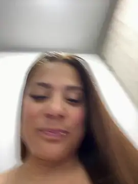 Snapshot of Pretty__Milf chatting on April 22, 2026, 1:23 am Pretty Milf online show from April 22, 2026, 1:23 am