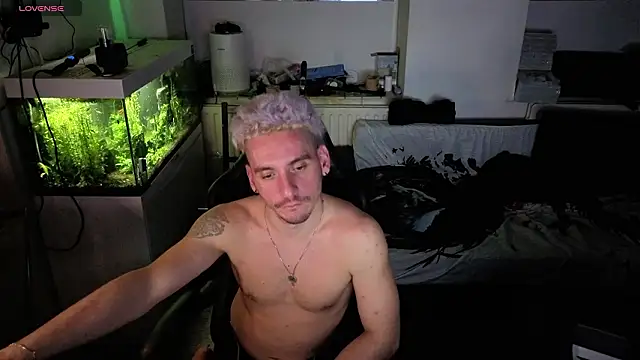 Rayzel White online show from March 11, 2026, 11:43 pm