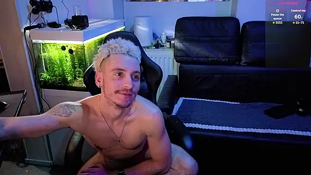 Rayzel White online show from February 3, 2026, 2:53 am