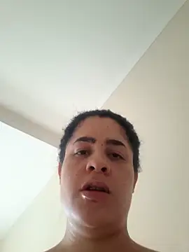 Neveencantada00 online show from February 24, 2026, 7:04 pm