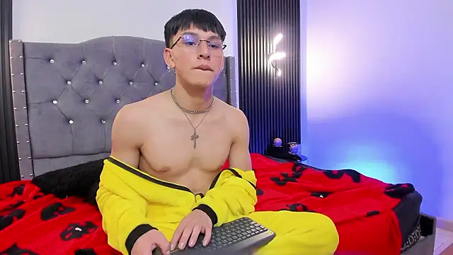 Snapshot of Alexander_Collinss chatting on February 3, 2026, 6:22 am Alexander Collinss online show from February 3, 2026, 6:22 am