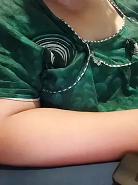 Snapshot of TamilDreamgirl08 chatting on March 28, 2026, 12:44 am TamilDreamgirl08 online show from March 28, 2026, 12:44 am