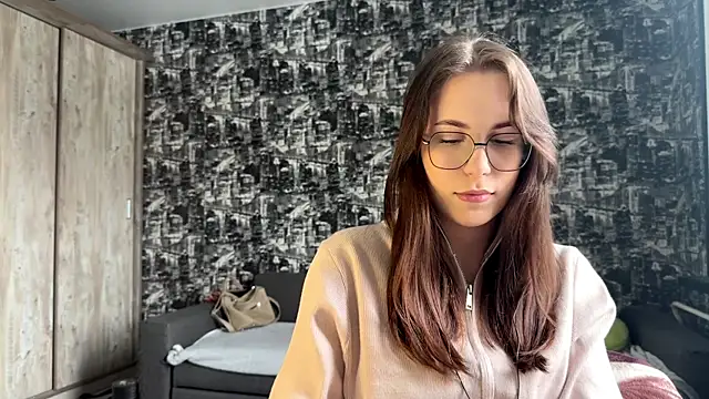 JanelleCourville online show from March 3, 2026, 10:33 am