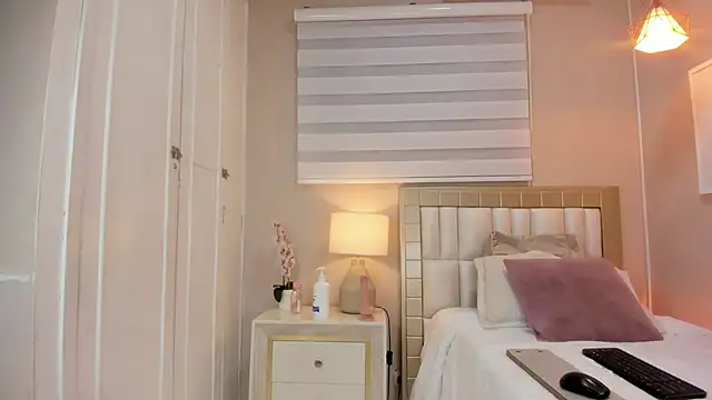 Snapshot of isabela__x chatting on March 21, 2026, 11:36 am isabela x online show from March 21, 2026, 11:36 am