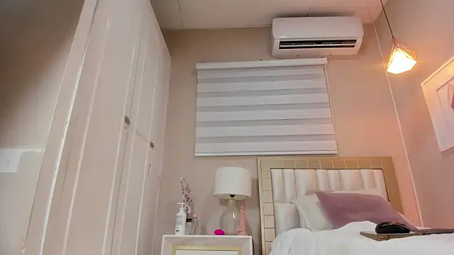 Snapshot of isabela__x chatting on March 28, 2026, 11:33 am isabela x online show from March 28, 2026, 11:33 am