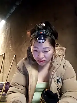 Snapshot of Nga_x9 chatting on February 3, 2026, 6:22 am Nga x9 online show from February 3, 2026, 6:22 am