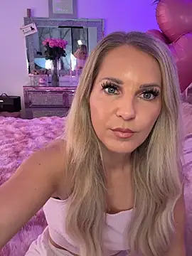 Snapshot of JulieSol chatting on February 14, 2026, 8:36 am JulieSol online show from February 14, 2026, 8:36 am