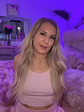 Snapshot of JulieSol chatting on February 13, 2026, 8:36 am JulieSol online show from February 13, 2026, 8:36 am