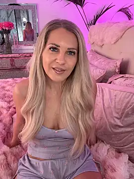 Snapshot of JulieSol chatting on February 24, 2026, 8:15 am JulieSol online show from February 24, 2026, 8:15 am