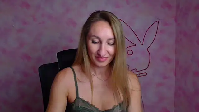Diana Sweeet  online show from April 25, 2026, 1:41 pm