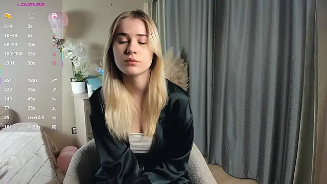 Snapshot of LuanaFincel chatting on February 17, 2026, 1:03 am LuanaFincel online show from February 17, 2026, 1:03 am