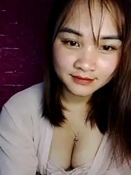 Lisakeem online show from March 12, 2026, 2:32 pm