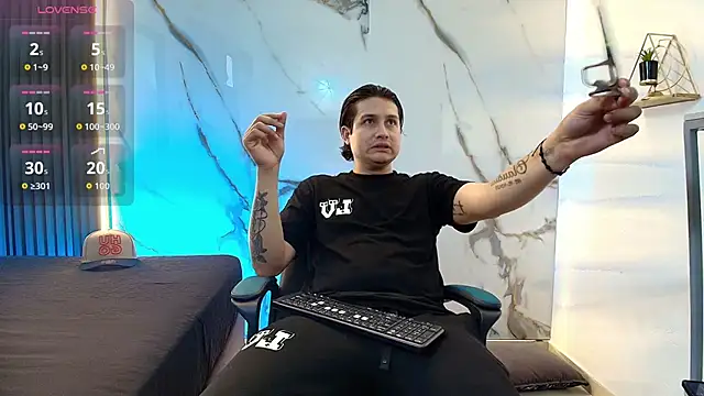 Danner Alaia online show from February 5, 2026, 7:32 pm