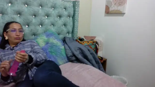 LiloEvelyne online show from January 14, 2026, 3:54 am