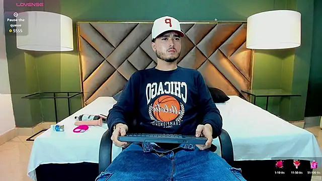 Salvattore Muller online show from March 23, 2026, 8:52 pm