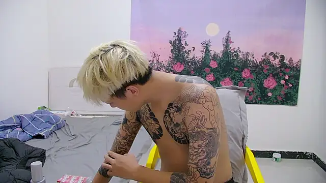 Chocolates-001 online show from April 17, 2026, 2:36 am