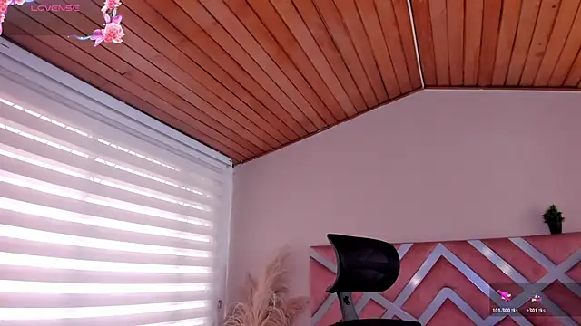 ella  olmos online show from June 16, 2026, 1:55 pm