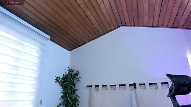 ella  olmos online show from March 19, 2026, 2:50 pm