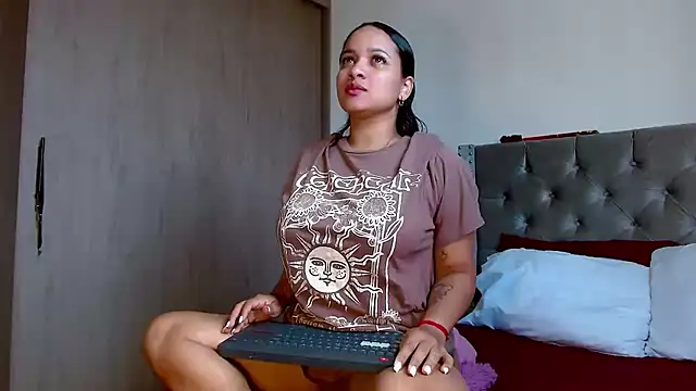 Snapshot of celeneortii chatting on May 1, 2026, 4:01 pm celeneortii online show from May 1, 2026, 4:01 pm