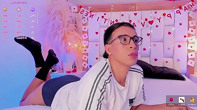 Snapshot of Mr_aronnn_ chatting on February 15, 2026, 3:29 am Mr aronnn online show from February 15, 2026, 3:29 am