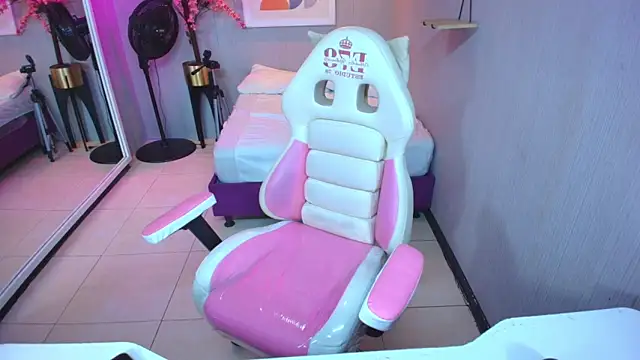 Snapshot of Veronica_miiller chatting on February 4, 2026, 7:31 pm Veronica miiller online show from February 4, 2026, 7:31 pm