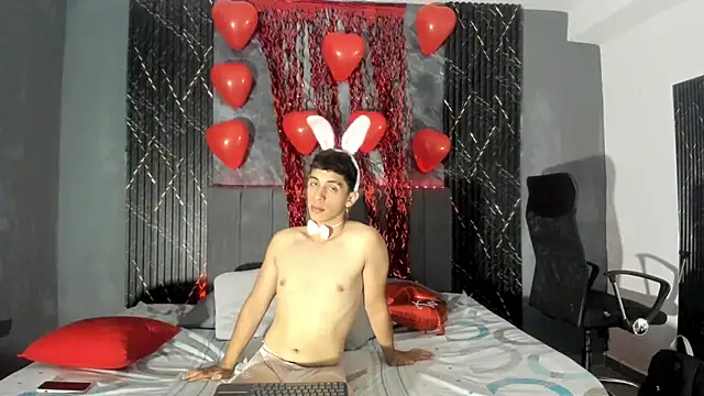 hot summer boy  online show from February 14, 2026, 9:26 pm