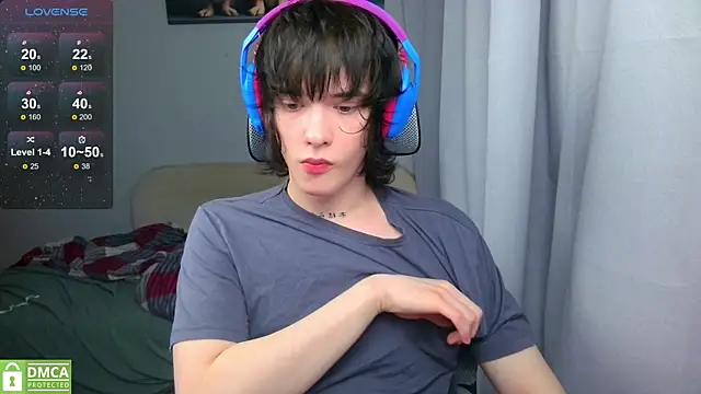 LeonBoykisser online show from May 19, 2026, 10:06 pm