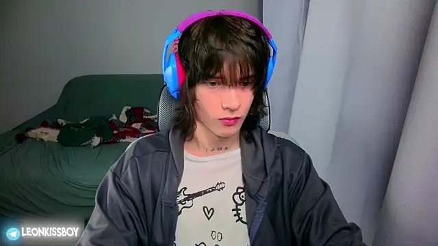 Snapshot of LeonBoykisser chatting on June 30, 2026, 2:17 pm LeonBoykisser online show from June 30, 2026, 2:17 pm
