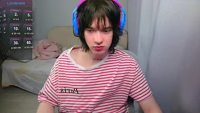 LeonBoykisser online show from May 12, 2026, 4:57 pm