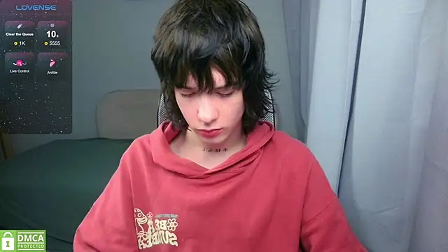 LeonBoykisser online show from May 20, 2026, 11:24 pm