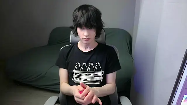 LeonBoykisser online show from February 6, 2026, 2:57 pm