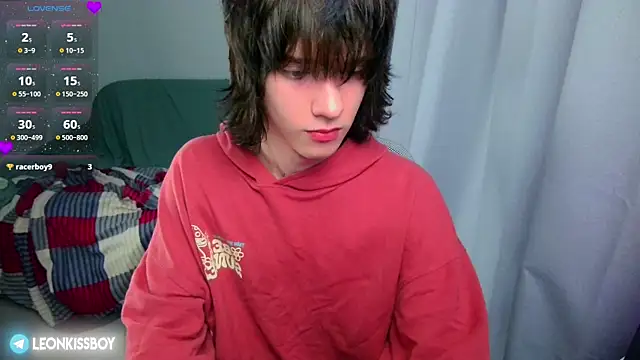 Snapshot of LeonBoykisser chatting on June 28, 2026, 10:54 am LeonBoykisser online show from June 28, 2026, 10:54 am