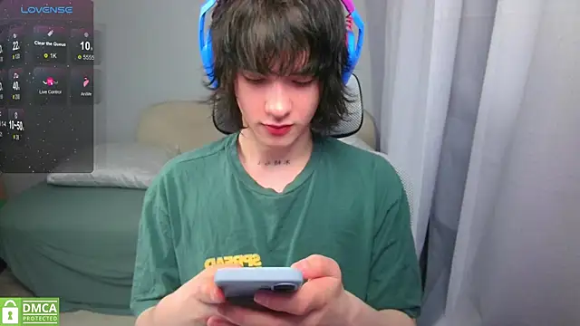 LeonBoykisser online show from May 18, 2026, 6:34 pm