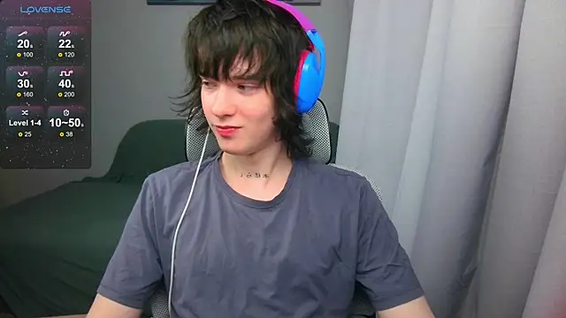 LeonBoykisser online show from May 8, 2026, 5:39 pm