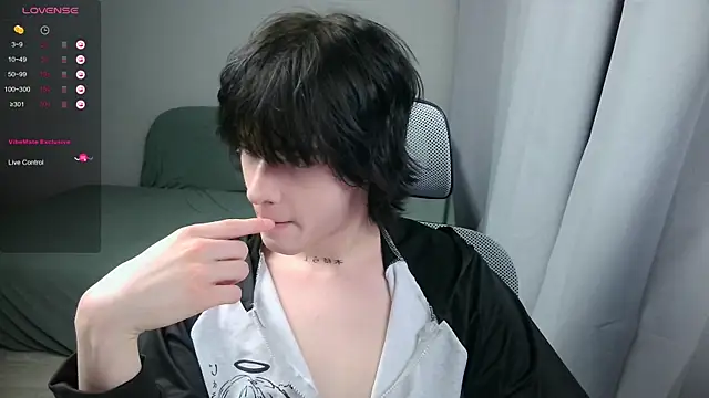 LeonBoykisser online show from February 19, 2026, 10:40 pm