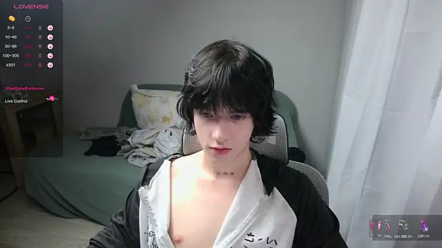 LeonBoykisser online show from February 16, 2026, 10:51 pm