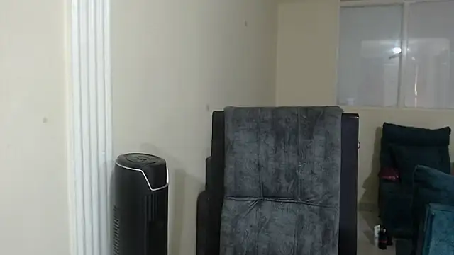 mia girl07 online show from April 16, 2026, 9:39 pm