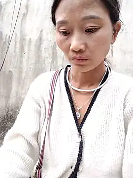 Snapshot of emyeu17 chatting on January 14, 2026, 3:21 am emyeu17 online show from January 14, 2026, 3:21 am