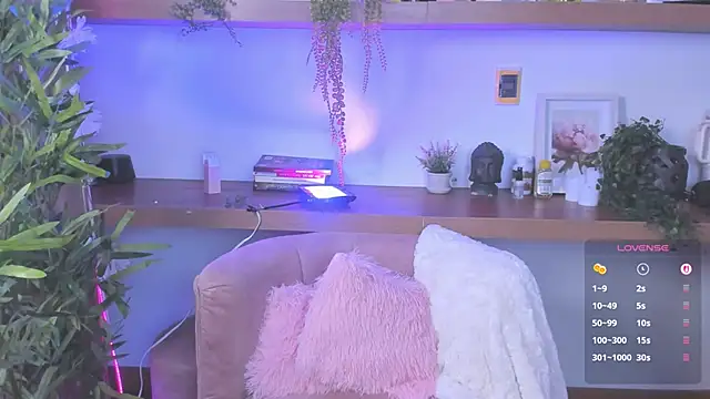 Snapshot of _Lorraine_v chatting on May 29, 2026, 9:43 pm Lorraine v online show from May 29, 2026, 9:43 pm
