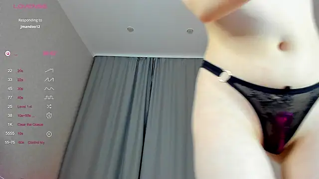 Snapshot of Allettaevee chatting on February 19, 2026, 1:24 am Allettaevee online show from February 19, 2026, 1:24 am