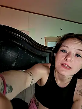 Snapshot of Tastybabe22 chatting on July 7, 2026, 9:18 pm Tastybabe22 online show from July 7, 2026, 9:18 pm