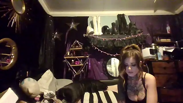 allymoon1369 online show from May 14, 2026, 8:22 am