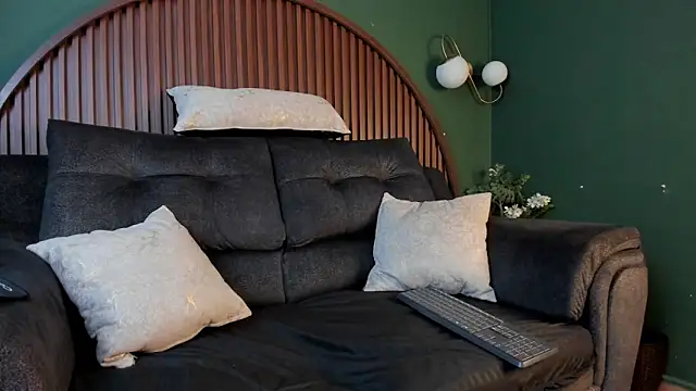 Alhan Twink online show from April 1, 2026, 5:20 am