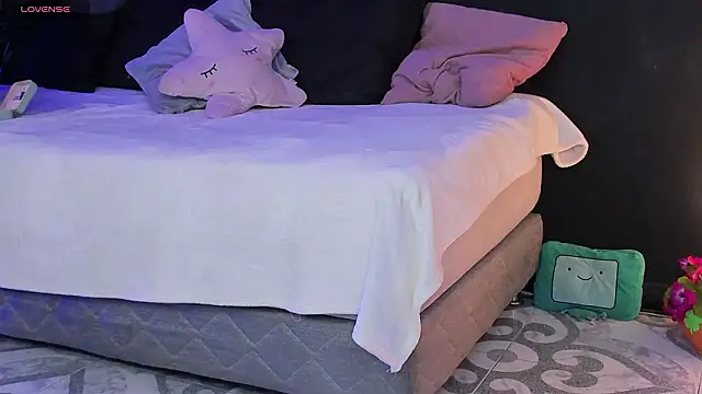 Noaah25  online show from February 12, 2026, 3:17 am