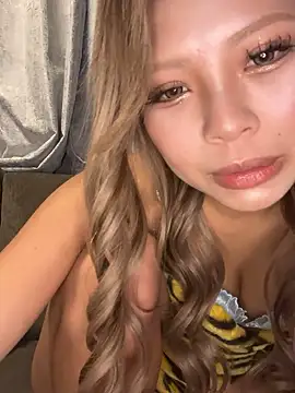 BADBITCHISAKI online show from January 15, 2026, 1:25 pm