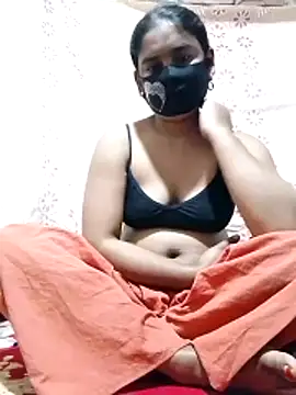 Snapshot of Hot_Sweeti chatting on February 4, 2026, 10:21 am Hot Sweeti online show from February 4, 2026, 10:21 am