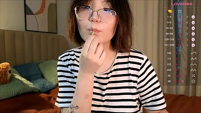 nullgirl online show from February 20, 2026, 2:08 am