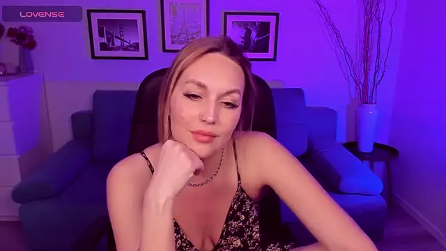 Snapshot of EvieMagical chatting on April 21, 2026, 7:20 pm EvieMagical online show from April 21, 2026, 7:20 pm