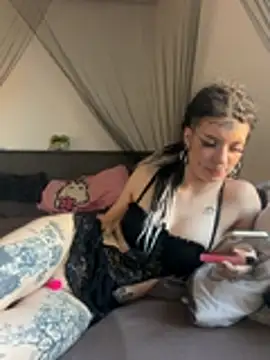 demonLamia online show from May 23, 2026, 5:23 pm