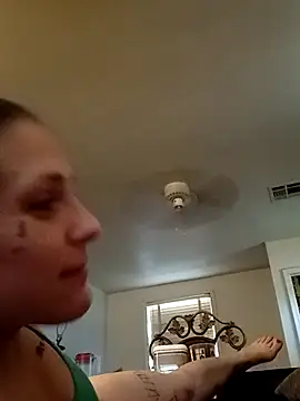 Snapshot of LadySn0w26 chatting on February 4, 2026, 4:24 pm LadySn0w26 online show from February 4, 2026, 4:24 pm